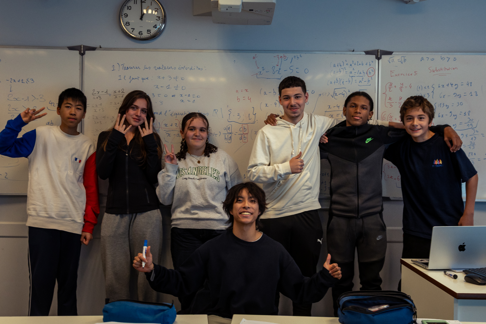 Cours de mathématiques en groupe