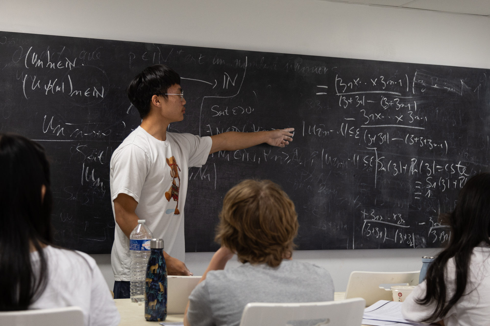 Cours de mathématiques au tableau